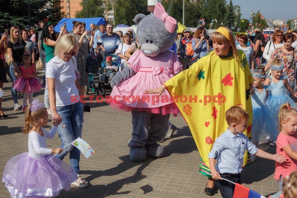 День города кстово. Кстово люди. День рождения Кстово. Праздник на площади Кстово фото. Танцы Кстово.